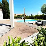 Guest house 79, Maison Parc Residentiel Avec Piscine Chauffee Les Sables-d'Olonne