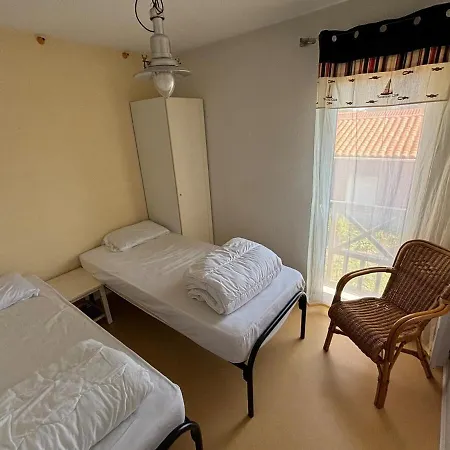 Guest house 79, Maison Parc Residentiel Avec Piscine Chauffee Les Sables-d'Olonne