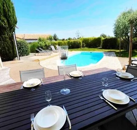 79, Maison Parc Residentiel Avec Piscine Chauffee 4*