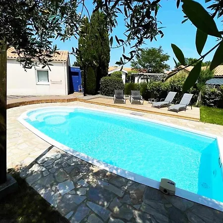게스트하우스 79, Maison Parc Residentiel Avec Piscine Chauffee